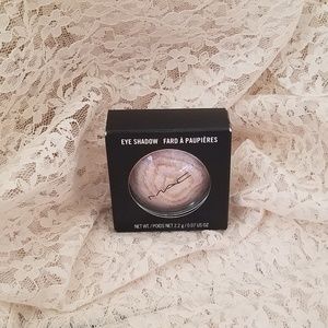 BNIB LIMITED EDITION INVISIBLE LIGHT EYESHADOW